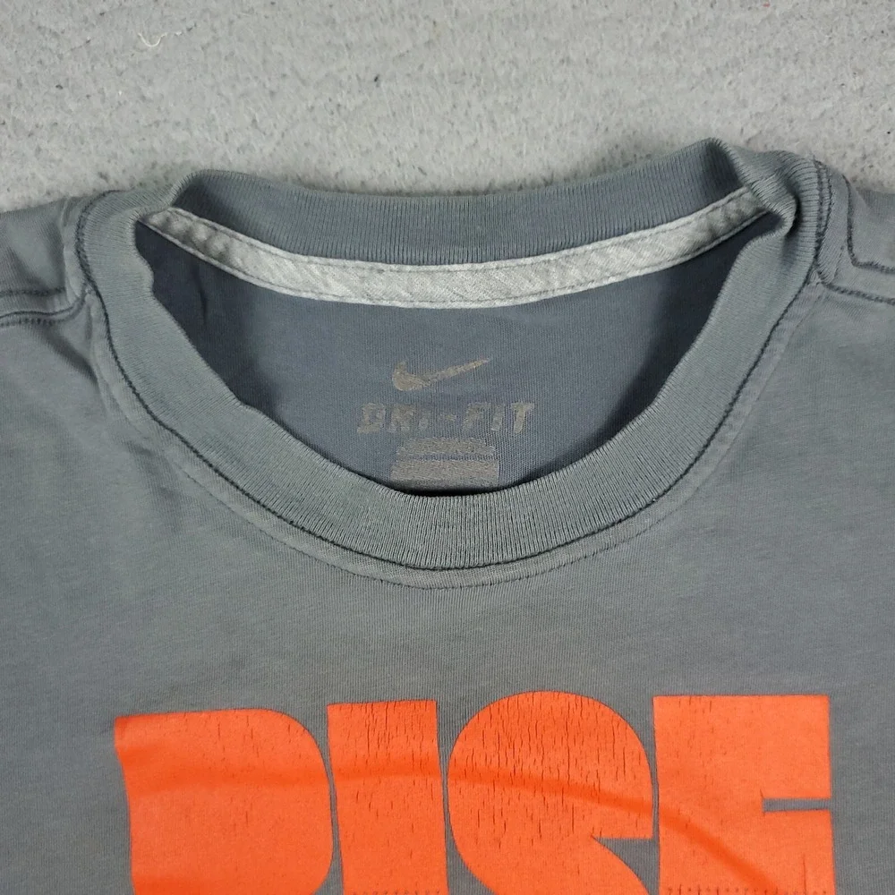 Nike Rise As One Gray Dri Fit Casual Short Sleeve T-Shirt Mens Size Medium - Picture 2 of 10